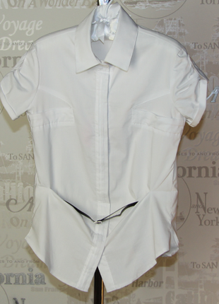 Блузка белая с коротким рукавом и поясом