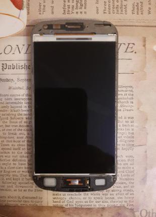Дисплей с рамкой и ценральной кнопкой на Samsung GT-S7562