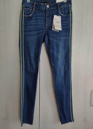 Новые джинсы с лампасами zara размер s.оригинал с официального...
