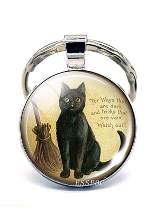 Брелок металлический круглый "Ведьмин кот". Кошка, метла