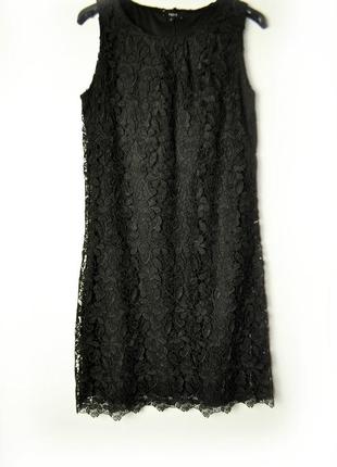 Нежное черное платье с цветочными кружевными аппликациями