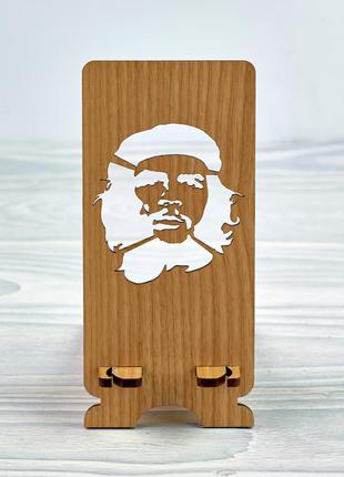 Подставка под мобильный телефон "Че Гевара" из натурального дерев