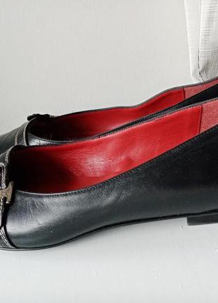 Кожаные туфли с пряжкой лодочки остроносые чёрные на низком ходу