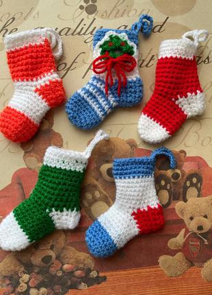 Новогодний вязаный декор «Рождественский носочек»