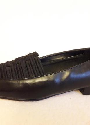 Чудові туфлі на низькому каблуці від vanessa p. 40 устілка 26 см