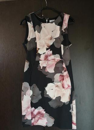 Элегантное облегающее летнее платье по фигуре цветы