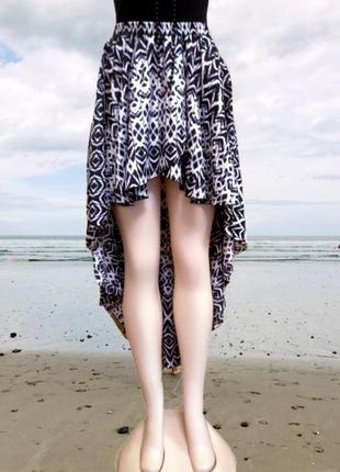 Черно белая летняя юбка на резинке river island с большим шлейфом