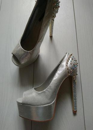 Туфлі з шипами belle women