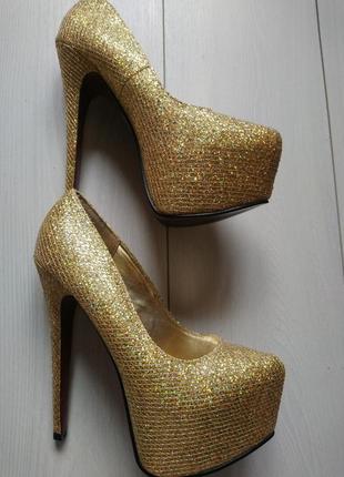 Туфлі золоті