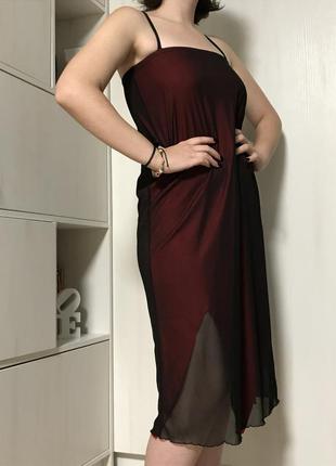 Чёрно-красное платье