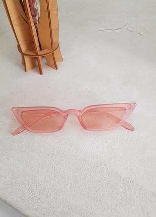 Стильные розовые солнцезащитные очки