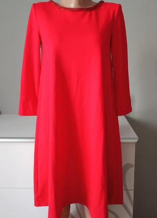 Красное платье горловина с бисером