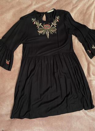 Zara черное платье с вышивкой