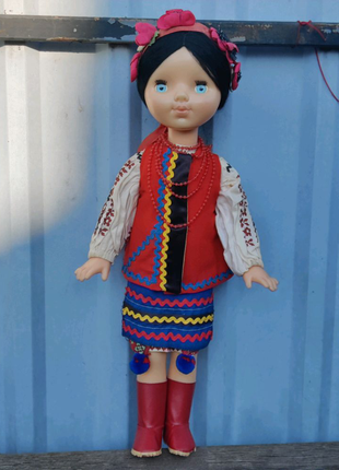 Кукла Украинка паричковая в национальном костюме с венком маки