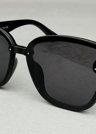 Fendi стильні жіночі сонцезахисні окуляри чорні з золотим лого...