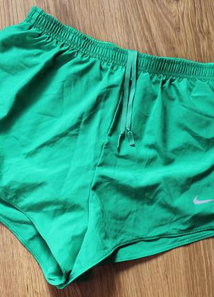 Воздушные беговые шорты nike tempo split short