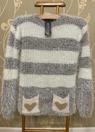 Очень красивый и стильный брендовый вязаный свитер в полоску.