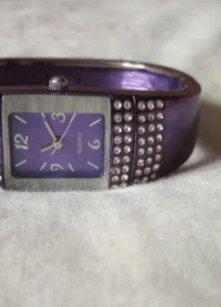 Часы женские наручные фиолетовые Avon