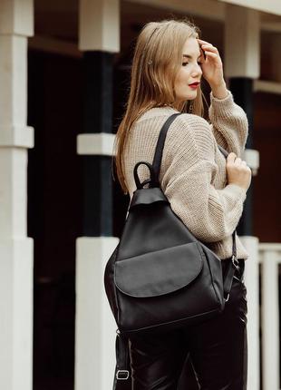 Популярный стильный вместительный черный рюкзак для девушки