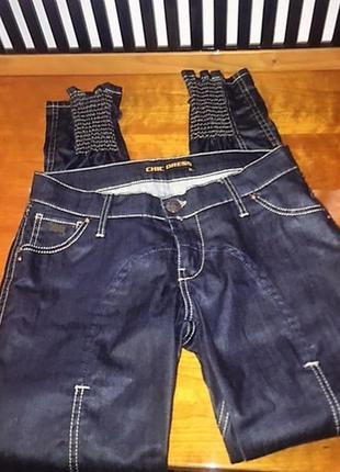 Стильные джинсы с напылением под кожу размер  w30 (38) chic dress