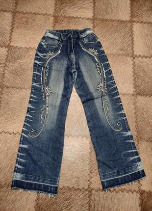 Стрейч-джинсы р 128-134 7-9лет с паетками вышивкой и потертостями