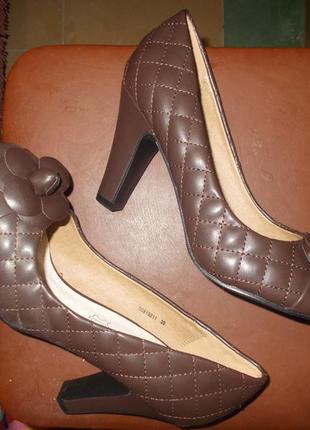 Туфли осенние коричневые,каблук 5 см