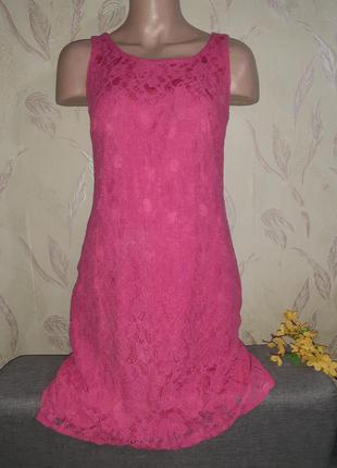 Розовое кружевное платье футляр
