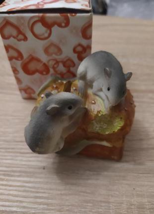 Подарочная копилка статуэтка мышки с сыром