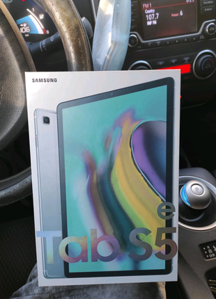 Планшет Samsung Galaxy Tab S 5e з LTE