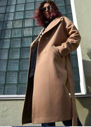 Демисезонное кашемировое пальто оверсайз цвета кэмел