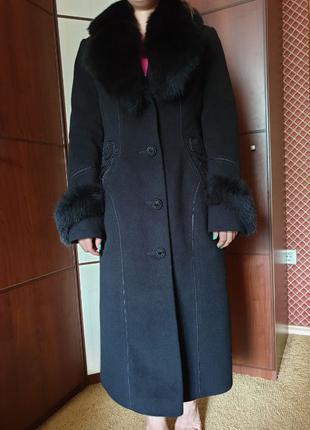 Зимнее черное пальто с финским мехом