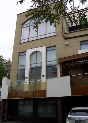 Продам офис 260 кв.м. с ремонтом в жилом комплексе "Кипарисный".
