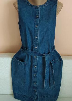 Класне джинсове плаття-сарафан з карманами та поясом р.10.