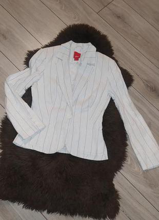 Белый пиджак в мелкую полоску от s. oliver, p. s