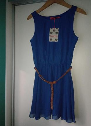 Шифоновое нарядное платье с поясом