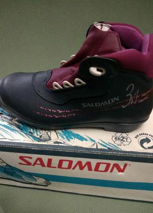 Лыжные беговые ботинки фирмы sаlomon .