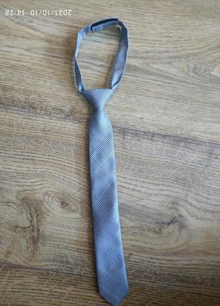 Краватка next на 3 роки.