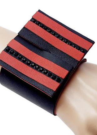 Стильный кожаный черный браслет бант с красными полосками и ст...