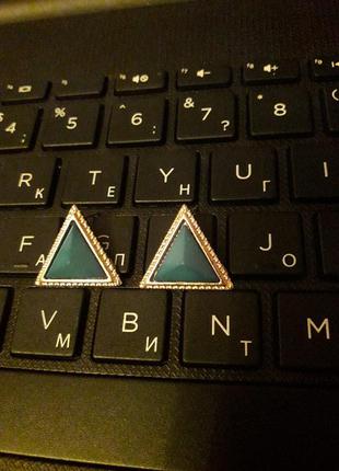 Серьги "пирамида" зеленые / сережки / треугольники/ треугольни...