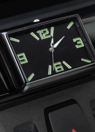 Стильные часы для салона автомобиля - черный циферблат