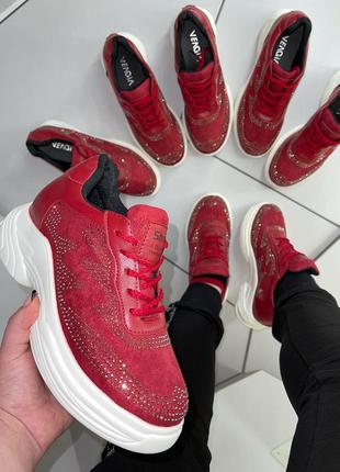 Кросівки, червоні кросівки