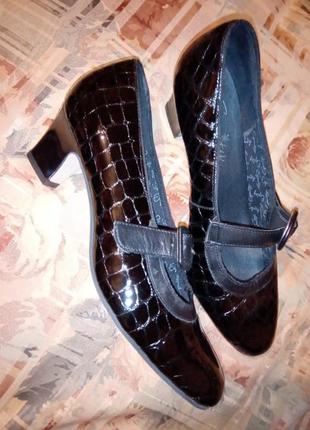 Элегантные классические туфли под крокодиловую кожу/лаковые
