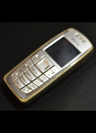 Кнопочный телефон Nokia 3120 с зарядным устройством