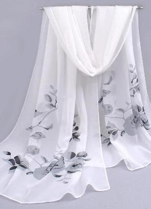 Женский белый шарф с серыми розами - размер шарфа приблизитель...