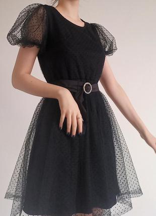 Чёрное платье с объёмными рукавами