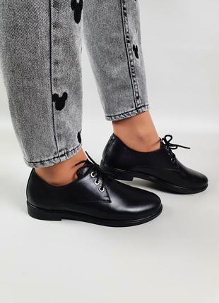 Женске туфли на шнуровке черные