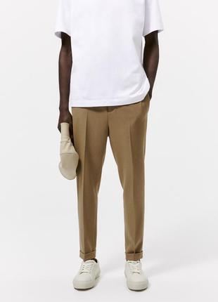 Трендовые укороченные мужские брюки zara с текстурой