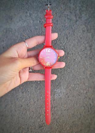 Стильні червоні годинники жіночі