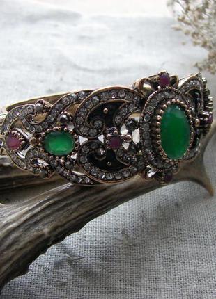 Шикарный крупный браслет с зелеными и розовыми камнями. цвет а...