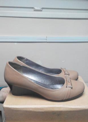 Жіночі зручні туфлі пісочного кольору